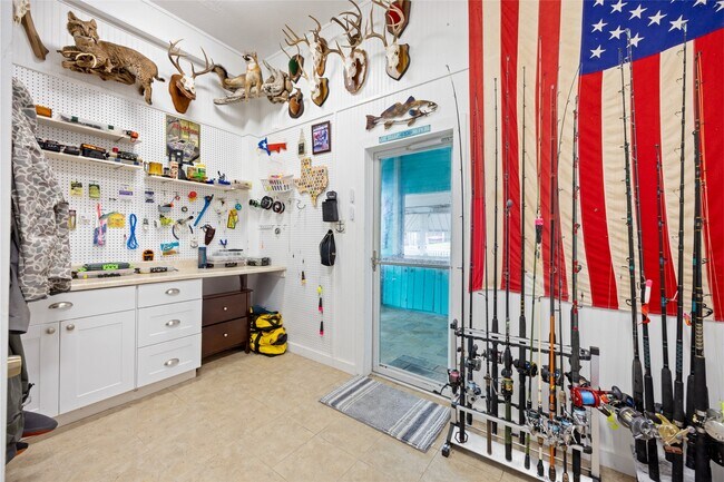 Building Photo - 1114 Tiki Dr