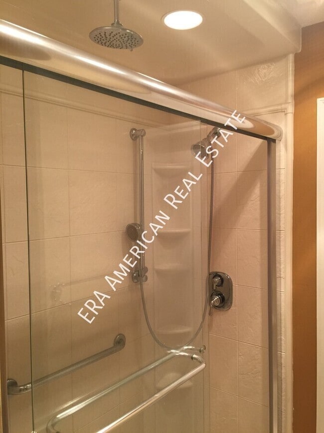 Building Photo - 27 11th St