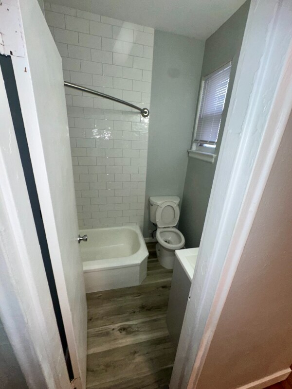 Building Photo - 85 Easton Ave