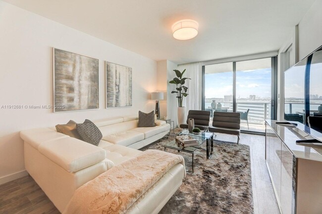 Building Photo - 650 NE 32nd St