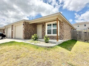 Building Photo - 1712 Clovis Dr