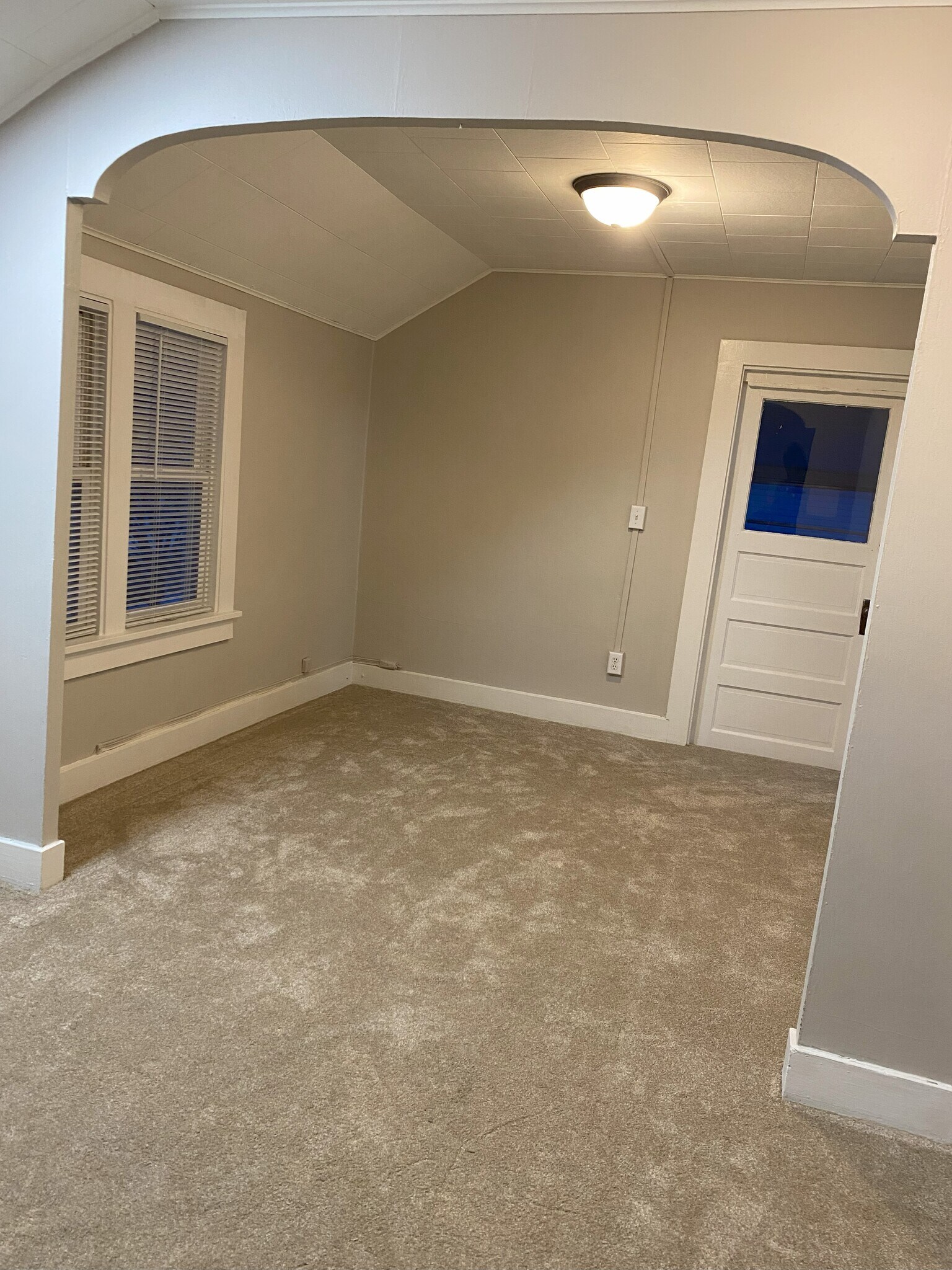 Dining - 511 E Franklin St