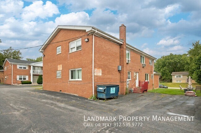 Building Photo - 448 Lincoln Ln