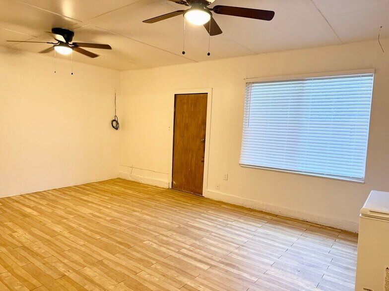 Building Photo - 482 Aztec Ln