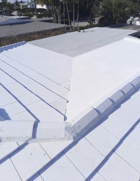 Building Photo - 1826 Biarritz Dr