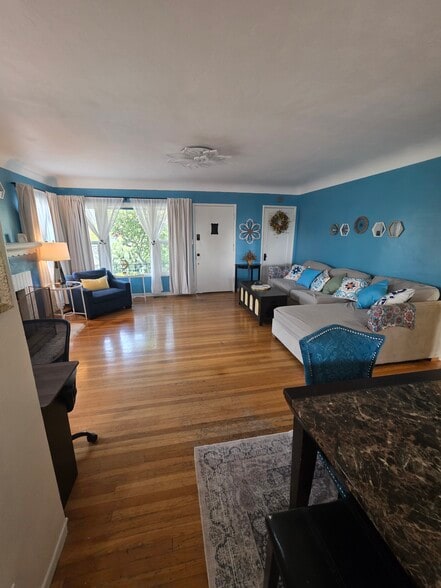 Building Photo - 9333 Lawlor St