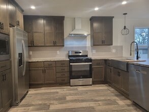 Building Photo - 1124 Lake Terrace Rd