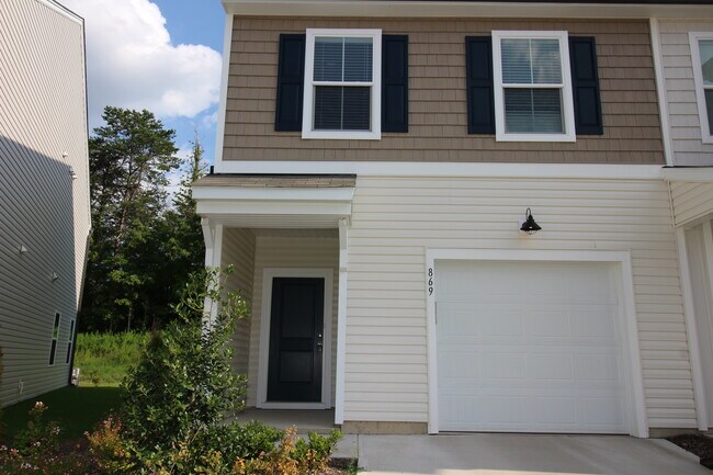 Building Photo - 869 Falls Grove Trl