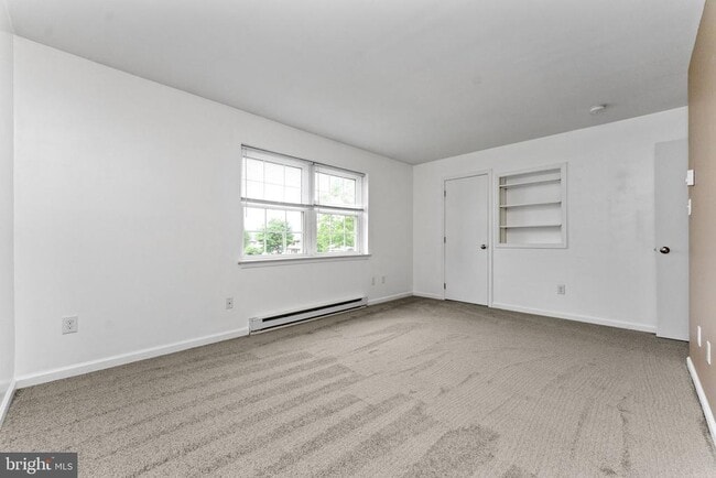 Building Photo - 553 Blaker Dr