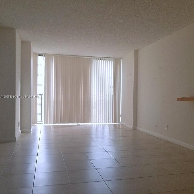 Building Photo - 17021 N Bay Rd