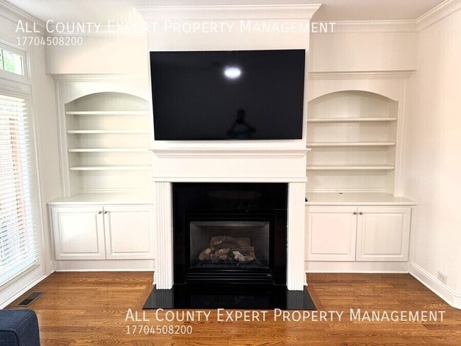 Building Photo - 4858 Lamoyne Ln
