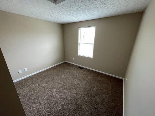 Building Photo - Beautiful 3 Bed 3 Bath Home For Rent!