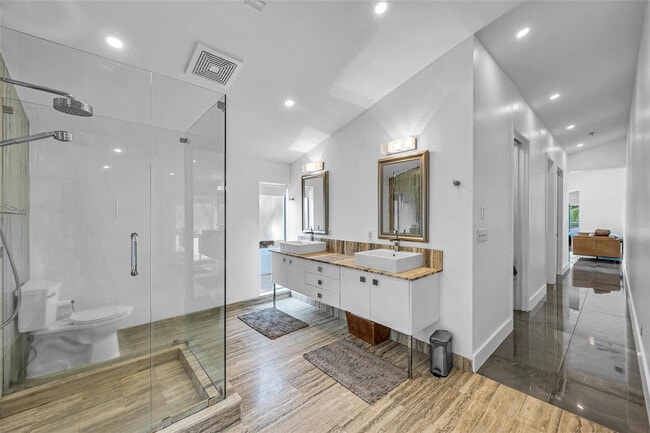 Building Photo - 1511 NE 4th Pl