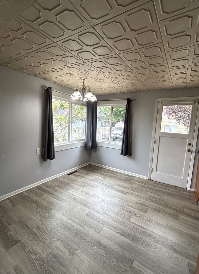 Building Photo - Rambler with Basement