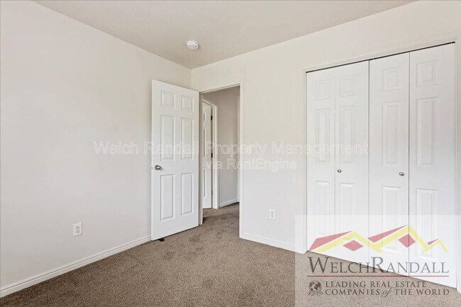 Building Photo - 1213 N Orchard Ave