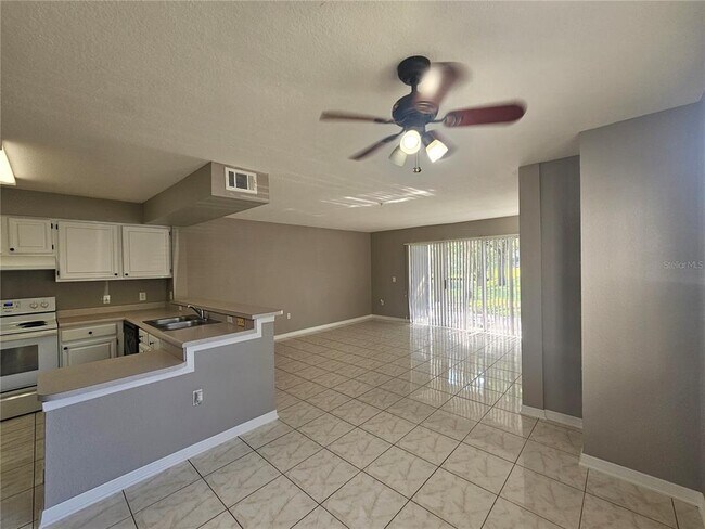 Building Photo - 13838 Fairway Island Dr