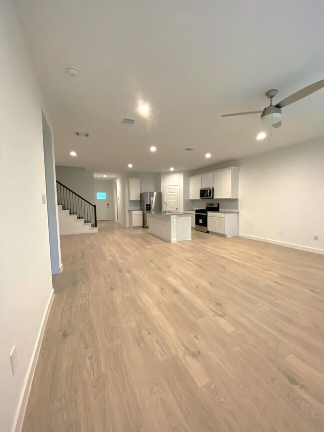 Building Photo - 4971 Edgewood Dr