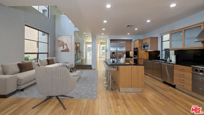 Building Photo - 143 Union Jack Mall