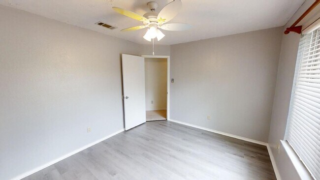 Building Photo - 2308 Darwin Cir