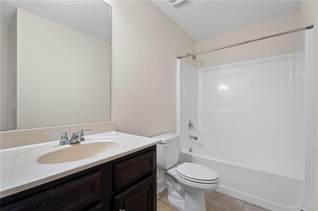 Building Photo - 165 Regency Pl