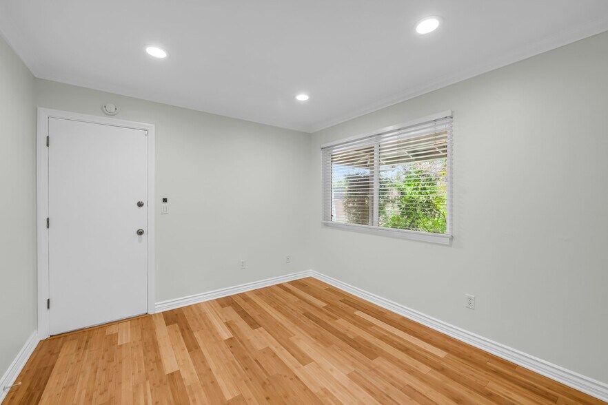 Building Photo - 13004 Lull St