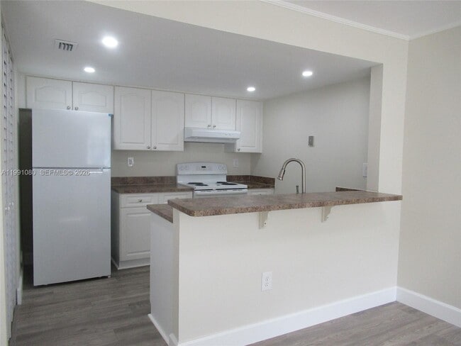 Building Photo - 6825 SW 45th Ln