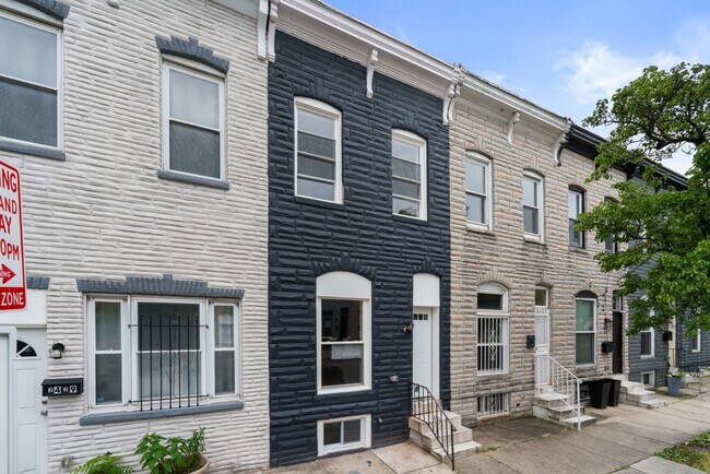 Building Photo - 2427 Ashland Ave