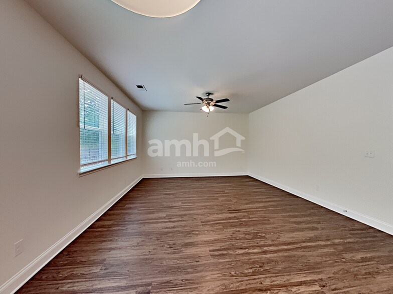 Building Photo - 1920 Brook Enclave Trail