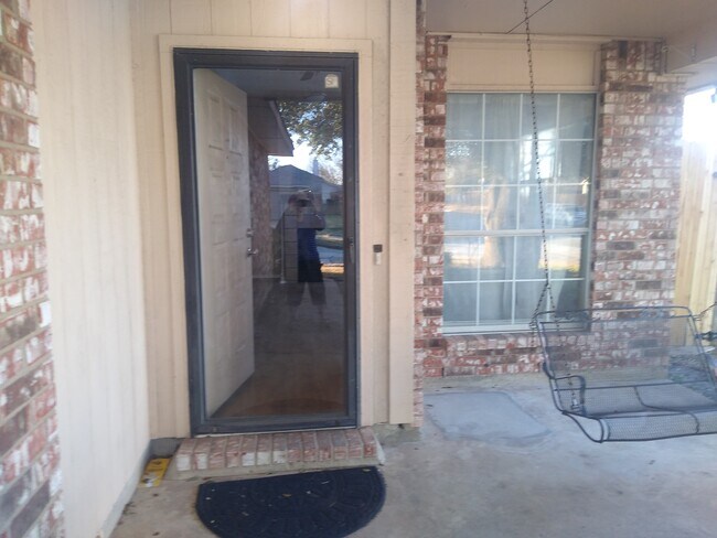 Primary Photo - 415 Valley Mills Dr