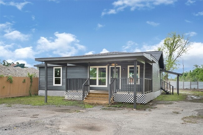 Building Photo - 2631 Mansfield St