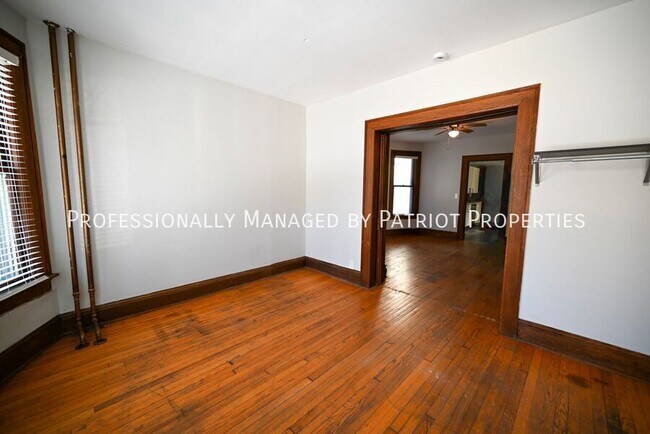 Building Photo - 405 W Main St