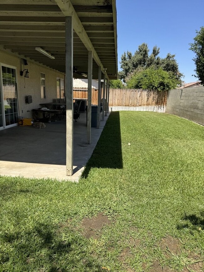 Building Photo - South Bakersfield Home