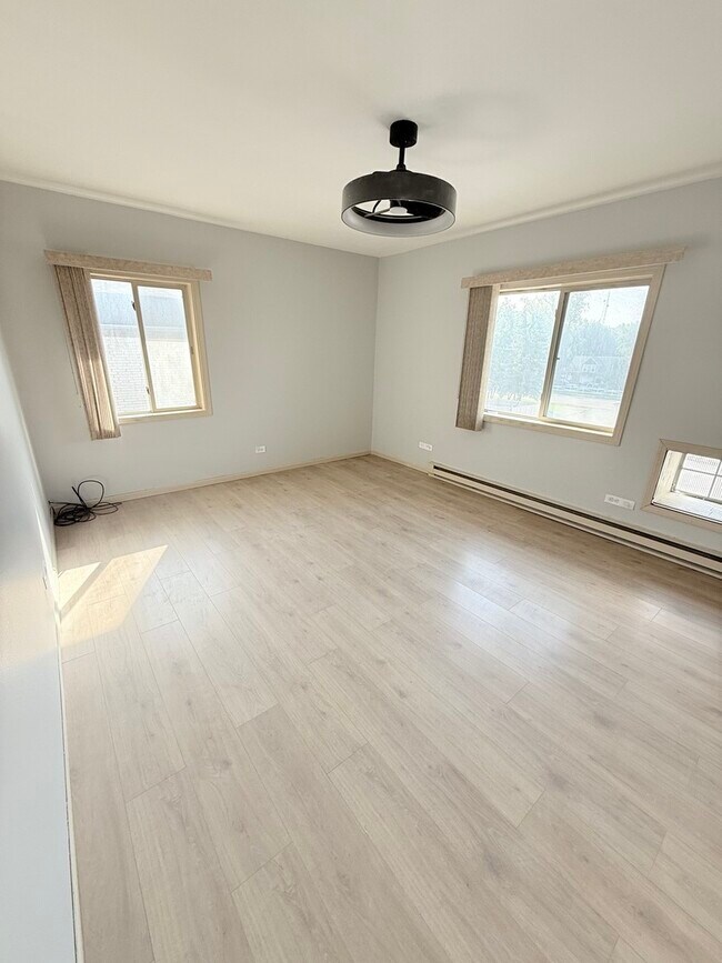 Building Photo - 1925 Canal St