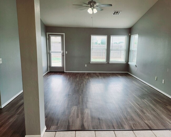 Building Photo - Welcome Home!!