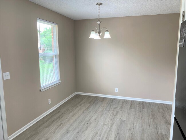 Eat In Kitchen - 137 Colemont Dr