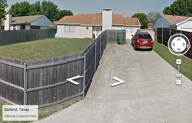Building Photo - 2406 High Hollow Dr