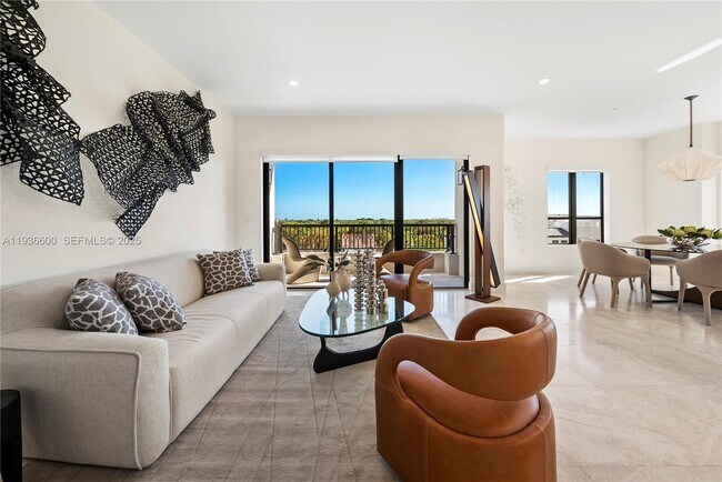 Building Photo - 701 Valencia Ave