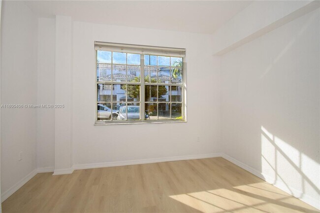 Building Photo - 775 SW 148th Ave