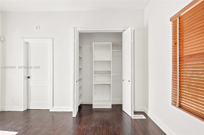 Building Photo - 160 NE 44th St