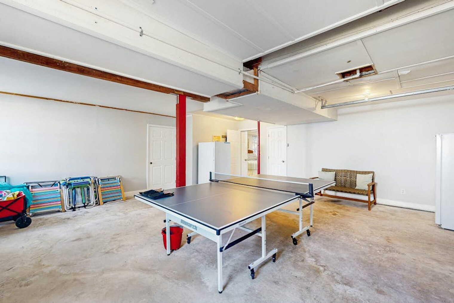 Building Photo - 252 Gladiolus St