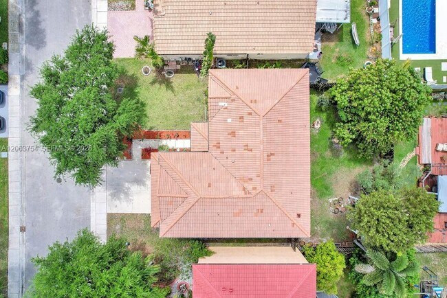 Building Photo - 1623 E Harmony Lake Cir