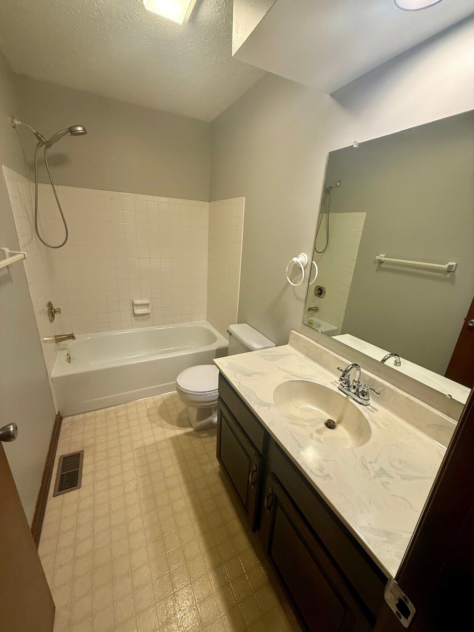 Building Photo - 7451 Mapleleaf Ct