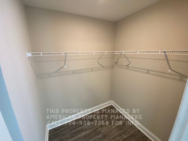 Building Photo - 1418 Ontario Dr