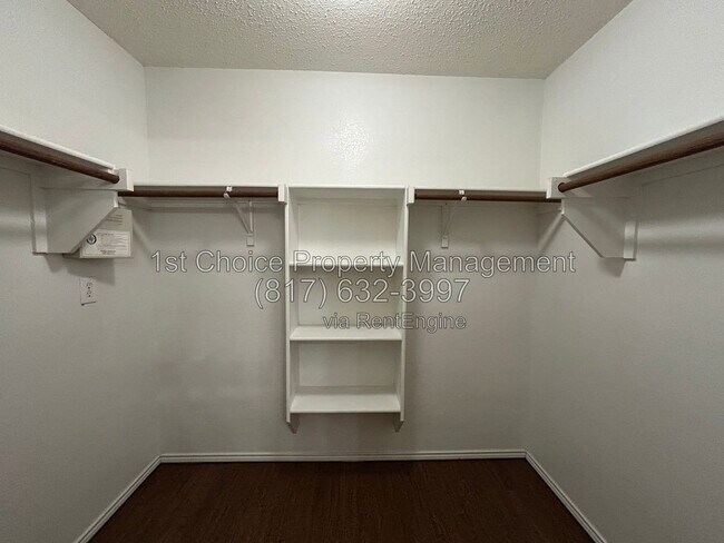 Building Photo - 4888 Parkview Hills Ln