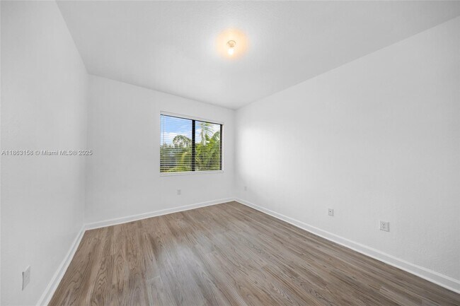 Building Photo - 268 NE 210th Way