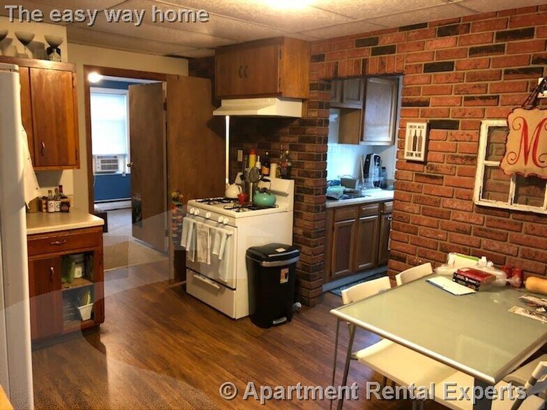 Building Photo - 9 Lowell Terrace