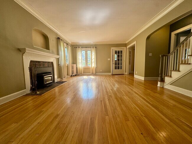 Building Photo - 3403 Dellwood Rd