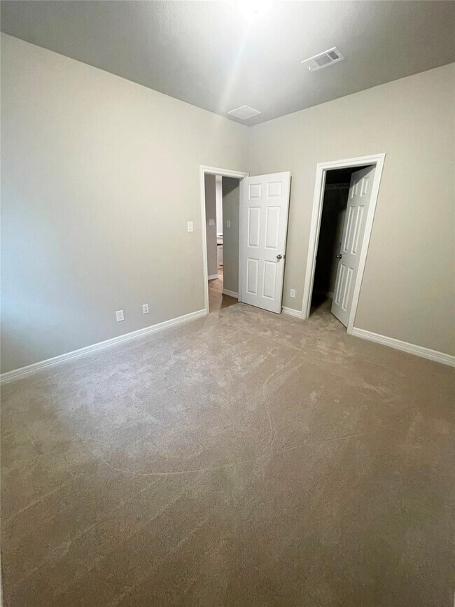 Building Photo - 13307 Rowan Grn Dr