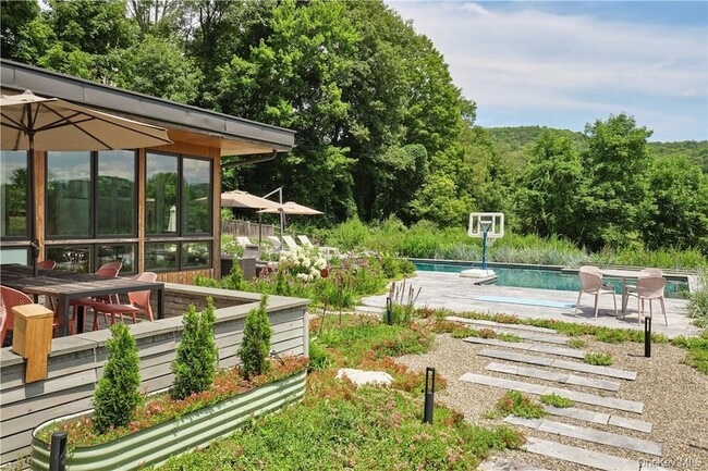 Building Photo - 194 Pleasant Ridge Rd