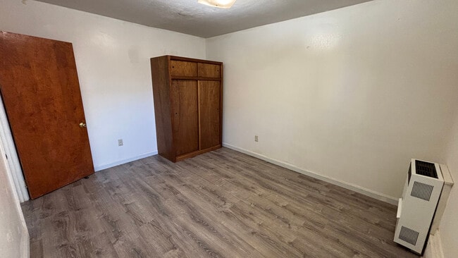 Building Photo - 562 Van Buren St